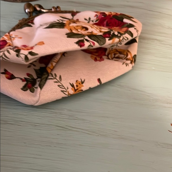 Floral Kisslock Women's Coin Purse (NWOT) - Picture 3 of 3